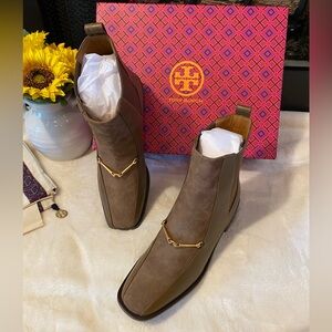 ✨NEW✨TORY BURCH EQUESTRIAN LINK CHELSEA BOOTS